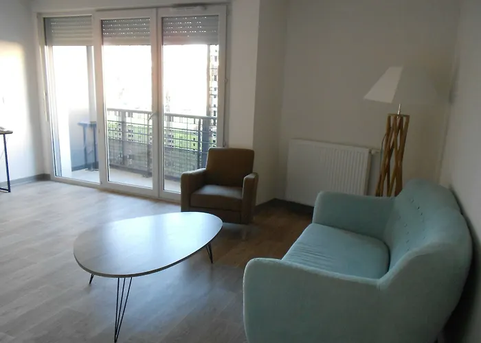 Ξενοδοχείο με διαμερίσματα Zenao - Stella Αλμπί