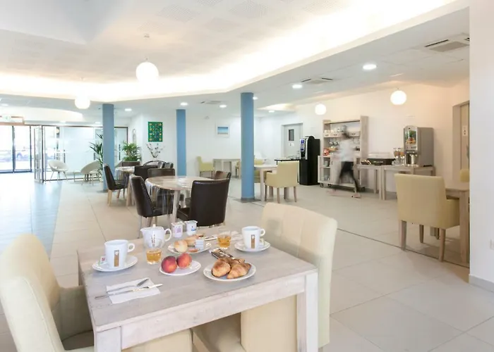 Ξενοδοχείο με διαμερίσματα Zenao - Stella 4*