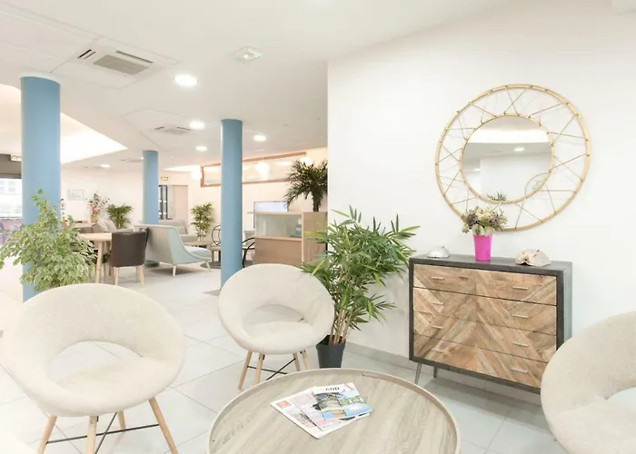 Ξενοδοχείο με διαμερίσματα Zenao - Stella Αλμπί