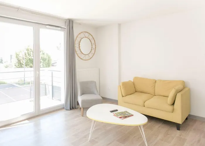 Ξενοδοχείο με διαμερίσματα Zenao - Stella Αλμπί